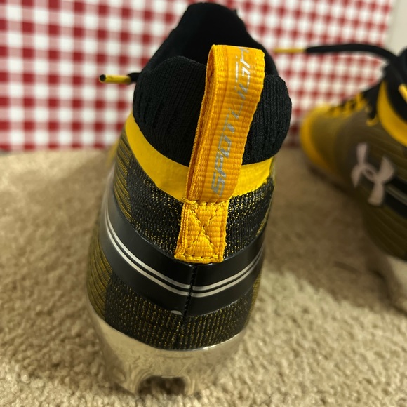 UA Spotlight - Size 9